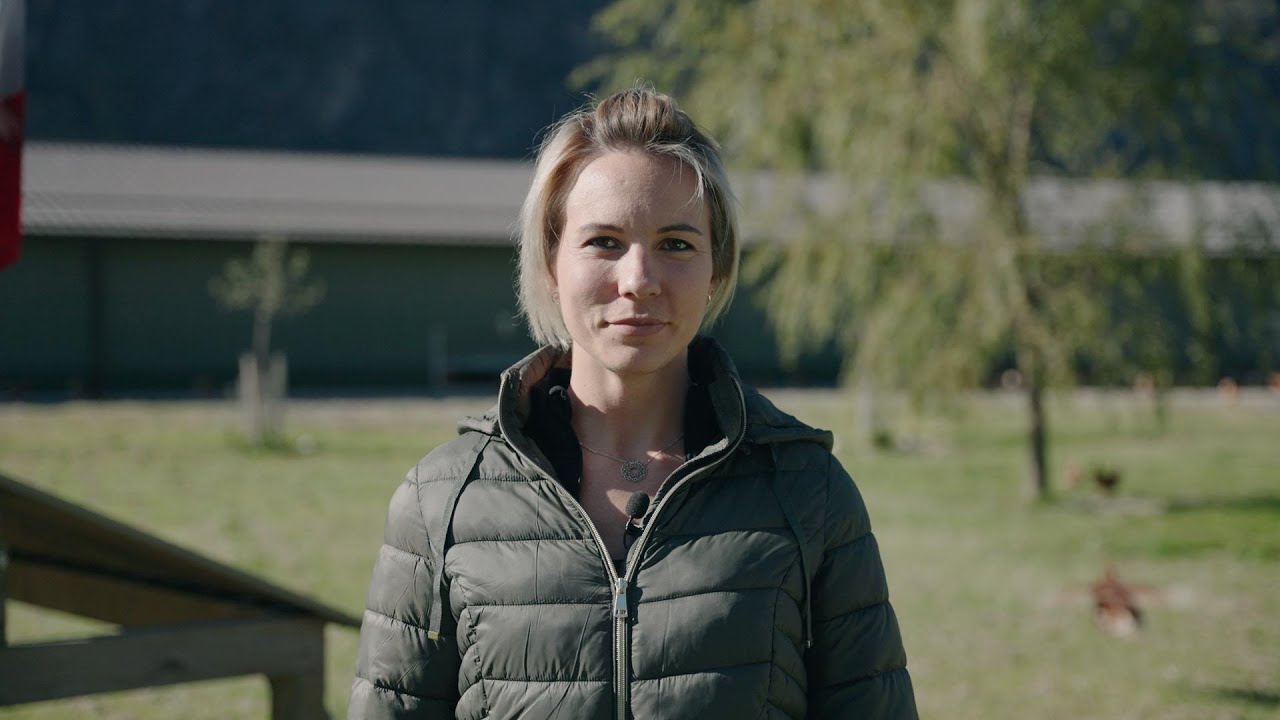 Caroline Borgeat de Vernayaz (VS) et l’élevage de poules pondeuses